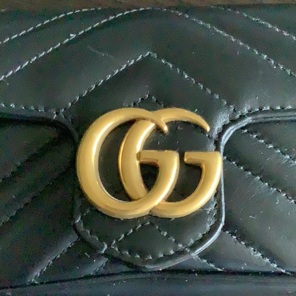 Gucci GG Marmont leather super mini bag in black & gold - Picture 9 of 13